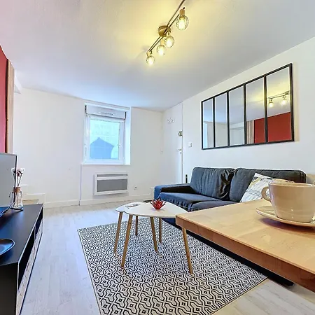 Ty Fenelon Joli Cosy Apartman